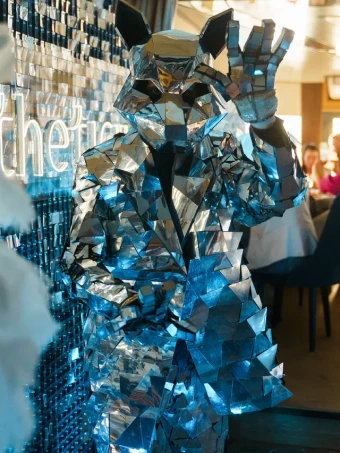 White night party